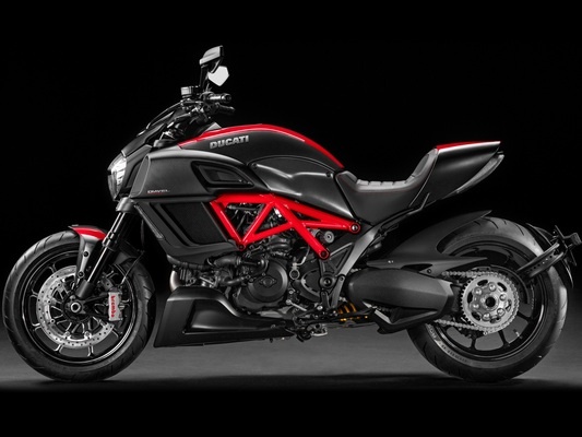 Фото мотоцикла Ducati Diavel Carbon